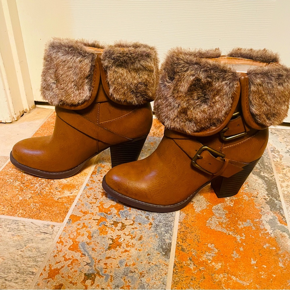 👢NWOB! Fabulous JustFab Fur Topped, Buckle Accents, & Sturdy Heels Ankle Boots!